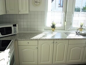 Apartment | Private kitchen | Fridge, microwave, oven, dishwasher - Spacious Apartment in Kölbingen With Garden (Kolbingen)