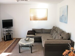 Apartment | Living room | DVD player - Spacious Apartment in Kölbingen With Garden (Kolbingen)