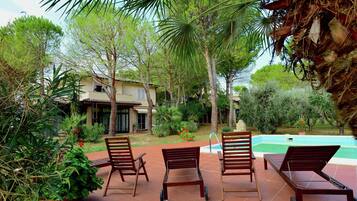 Kolam renang outdoor