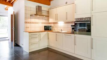 Cottage | Private kitchen | Highchair