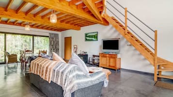 3 bedrooms, individually furnished, bed sheets