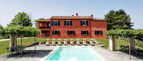 Villa | Alberca | Alberca techada y alberca al aire libre