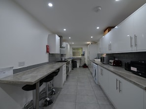 House | Private kitchen | Fridge, microwave, oven, stovetop