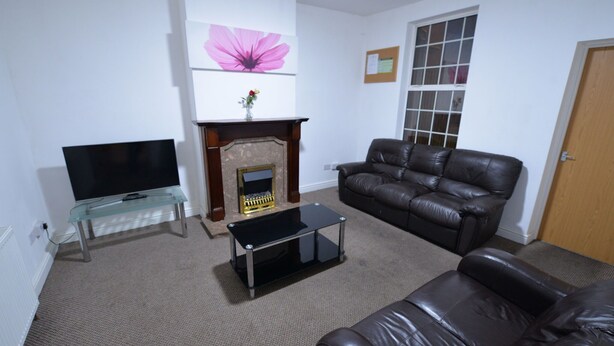 Fireplace - Simplistic Holiday Home in Coventry With Garden (Coventry)