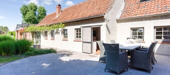 Lovely Holiday Home in Merelbeke With Jacuzzi