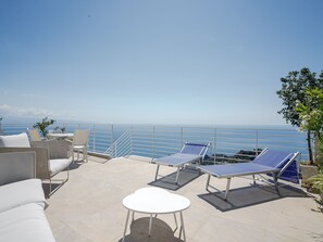 Balcony - Spectacular Holiday Home in Castelmola With Terrace (Castelmola)