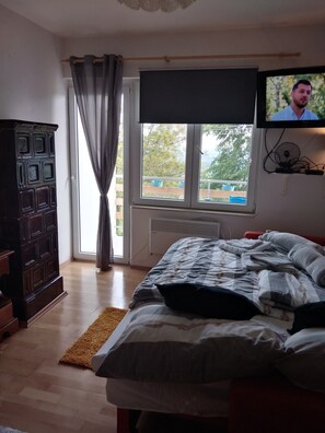 House | 1 bedroom, individually furnished, bed sheets