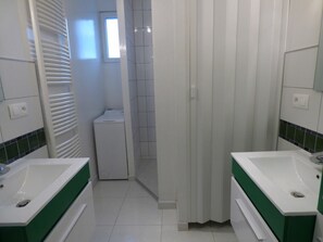 Shower - Enticing Holiday Home in Tulle With Garden (Tulle)
