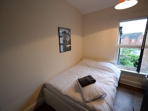 Apartment | 4 bedrooms, bed sheets