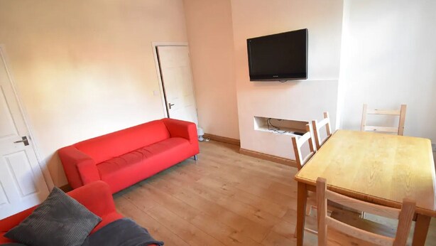 House | Living room - Appealing Holiday Home in Coventry near Belgrade Theatre (Coventry)