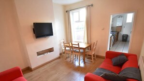 House | Living room - Appealing Holiday Home in Coventry near Belgrade Theatre (Coventry)