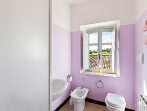 Bathtub dan handuk