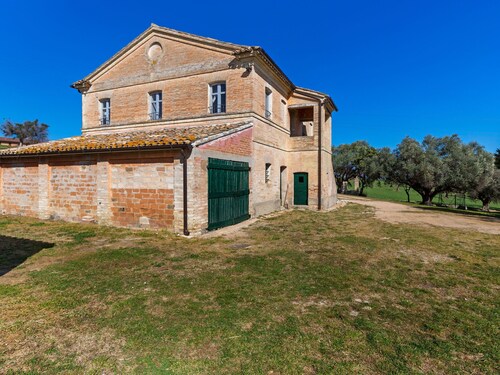 Vintage Holiday Home in Recanati With Garden