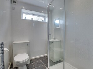 Villa | Bathroom | Shower - Stylish Villa in Millendreath near Sea (Looe)