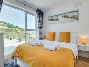 Villa | 2 bedrooms, individually furnished, bed sheets - Stylish Villa in Millendreath near Sea (Looe)
