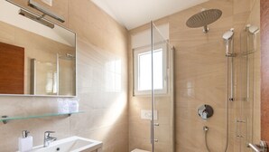 Bathroom - Enticing Apartment in Vir near Sea Beach (Vir)