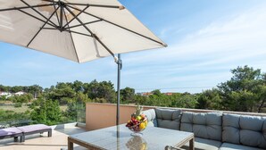 Balcony - Enticing Apartment in Vir near Sea Beach (Vir)