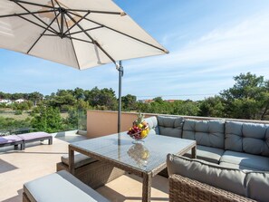 Balcony - Enticing Apartment in Vir near Sea Beach (Vir)