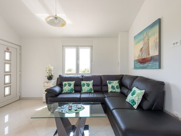 Living room - Enticing Apartment in Vir near Sea Beach (Vir)