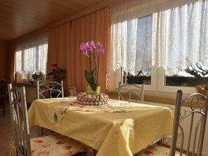 Apartment | Dining - Rustic Escape in Kropelin (Kroepelin)