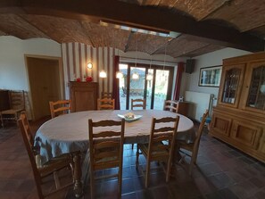 Dining - Charming Holiday Home in Sautour With Private Garden (Philippeville)