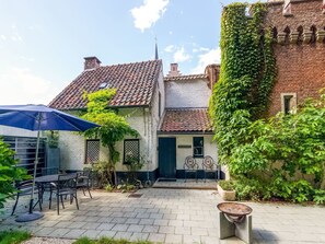 Exterior - Boutique Holiday Home in Kruibeke With Garden (Kruibeke)