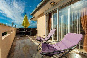 Terrace/patio - Spacious Apartment in The Croatian Islands (Malinska-Dubasnica)