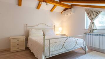 Apartment | 2 bedrooms, individually furnished, bed sheets