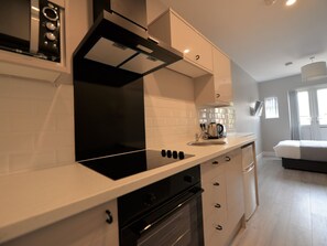 Private kitchen - Modern Apartment in Coventry Near the Belgrade Theatre (Coventry)