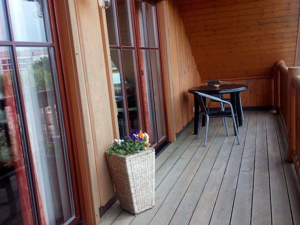Apartment | Balcony - Quaint Attic Apartment in Börgerende With Terrace (Boergerende-Rethwisch)
