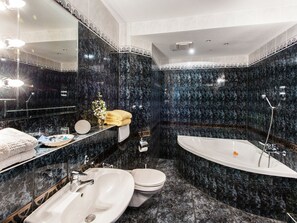 Apartment | Badezimmer | Dusche, Haartrockner, Handtücher