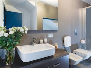 Shower, towels