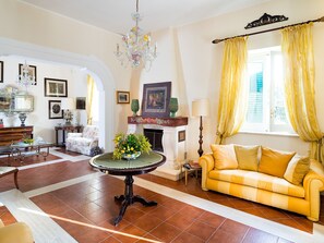 Villa | Living area - Villa in Salemi With Pool and Garden (Salemi)