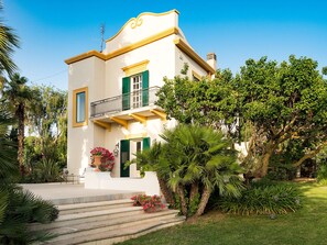 Villa | Exterior - Villa in Salemi With Pool and Garden (Salemi)