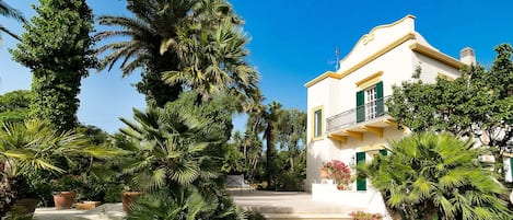 Villa | Exterior