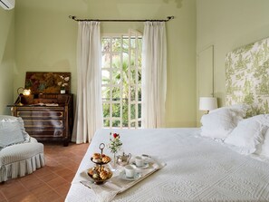 Villa | 5 bedrooms, individually furnished, iron/ironing board, bed sheets - Villa in Salemi With Pool and Garden (Salemi)