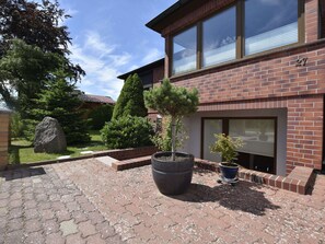 Apartment | Exterior - Cozy Retreat in Kropelin (Kroepelin)