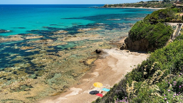 A coastal landscape with clear turquoise waters, rocky shorelines, and a sandy beach. - Elegant House in Cefalù, Near the Sea With Stunning Views and Garden! (Cefalù)