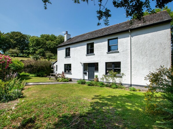 Exterior - Plush Holiday Home in Cornwall With Private Garden (Lostwithiel)