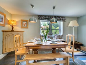Dining - Plush Holiday Home in Cornwall With Private Garden (Lostwithiel)