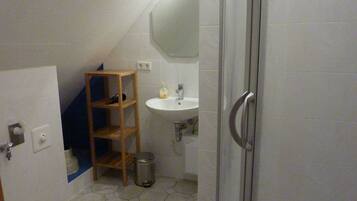 Apartment | Badezimmer | Dusche, Handtücher