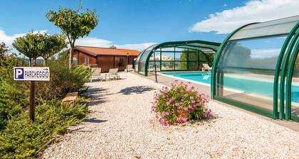Agriturismo in the Appenines with Covered Swimming Pool & Hot Tub