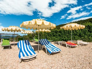 House | Garden - Agriturismo in the Appenines with Covered Swimming Pool & Hot Tub (Apecchio)
