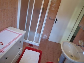 Apartment | Bathroom | Shower, towels - Large Apartment With Terrace Near the Beach (Malinska-Dubasnica)