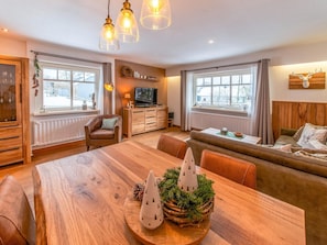 House | Living area - Charming House With Sauna, Jacuzzi in Bullange (Buellingen)