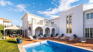Unclassified image, 2 of 33, button - Affluent Villa in Vabriga With Artistic Interiors & Pool (Tar-Vabriga)