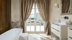 Unclassified image, 3 of 33, button - Affluent Villa in Vabriga With Artistic Interiors & Pool (Tar-Vabriga)