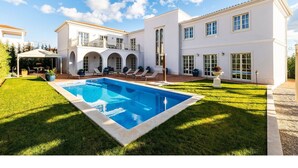 Unclassified image, 2 of 33, button - Affluent Villa in Vabriga With Artistic Interiors & Pool (Tar-Vabriga)