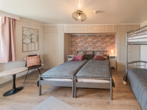 Cottage | 8 bedrooms, individually furnished, bed sheets