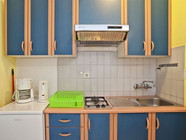 Apartment | Eigene Küche | Wasserkocher mit Kaffee-/Teezubehör, Kühlschrank